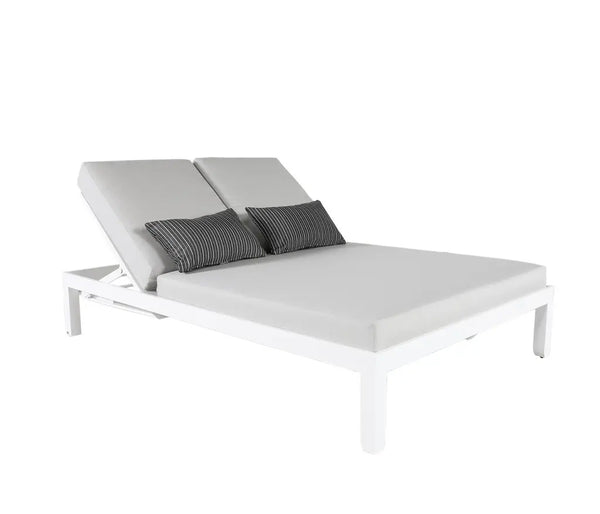 Apex Outdoor Daybed