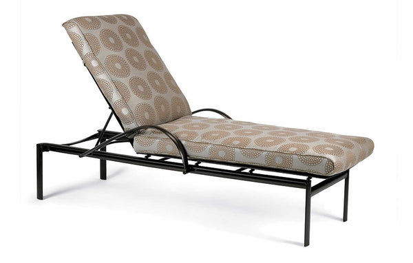 CHAISE LOUNGE