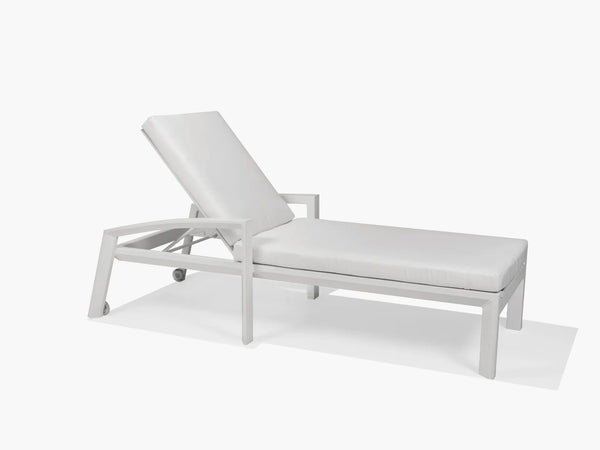 Structure Chaise Lounge with Wheels M28009