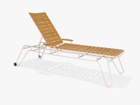 Fountainhead Chaise Lounge - M70009